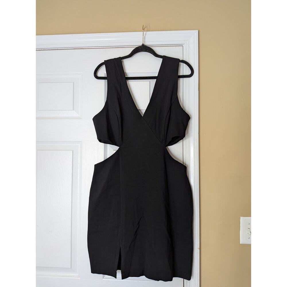 Gianni Bini Black V‑Neck Cutout Mini Dress